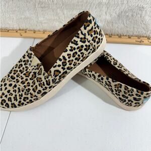Toms Leopard Print Alpargatas Size 7.5 NWOT Slip ons Canvas